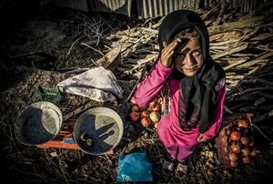 قصه دردناک محرومیت دخترک انارفروش+عکس