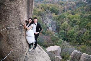ازدواج عجیب زوج کوهنورد+تصاویر
