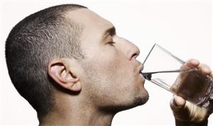 بهترین زمان نوشیدن آب برای کاهش وزن
