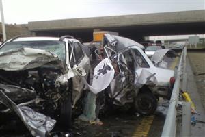 تصادف 2 خودرو سواری در بزرگراه کرج یک کشته و 5 مصدوم داشت