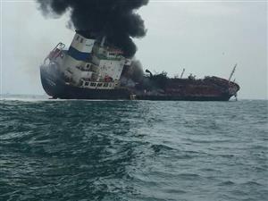 آتش گرفتن یک نفتکش در آب‌های هنگ‌کنگ