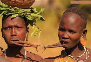 سنت های عجیب و باورنکردنی قبایل آفریقایی+عکس