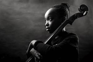 عکس روز نشنال جئوگرافیک/دختر آفریقایی عاشق موسیقی
