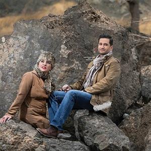 
تیپ و ژست عجیب بازیگر مشهور و همسرش در کوهستان+عکس
