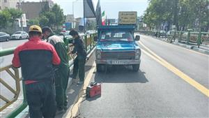 مرمت نرده های خیابان آزادی پس از مراسم وداع با پیکر شهدای خدمت


