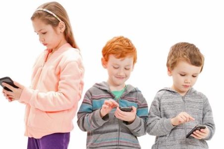 عوارض موبایل برای کودکان
